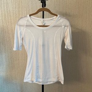 Lululemon White Scoopneck Tee